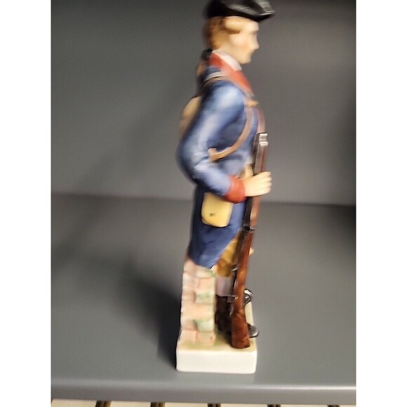 Andrea by Sadek 2nd Maryland Infantry 1777 Soldier Figurine 6965 Porcelain - Picture 4 of 8